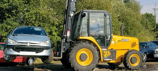 930 - Chariot élévateur tout terrain JCB - 3 000 kg - Moteur EcoMAX 55 kW - Mâts 3,6 à 5,5 m_0