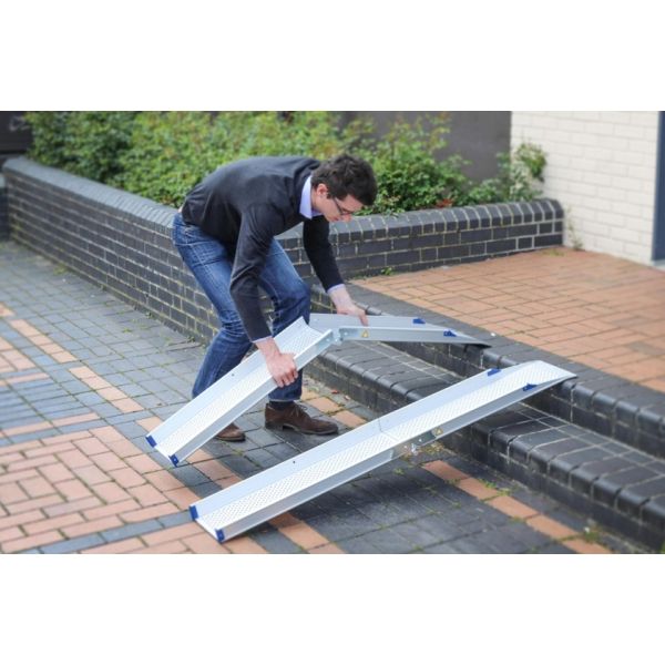 Rampes pliantes en aluminium - A-Reha SA - Capacité max : de 300 à 400 kg - Longueurs de 57 à 212 cm_0