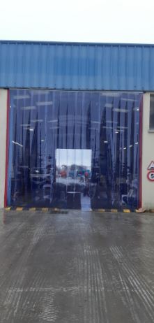 Porte  à lanières pour l'isolation des locaux de chaleur ou de bruit_0