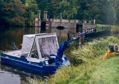 Bateau faucardeur, ramasseur et faucheur avec bras hydraulique 3.5 m - Type 6420_0