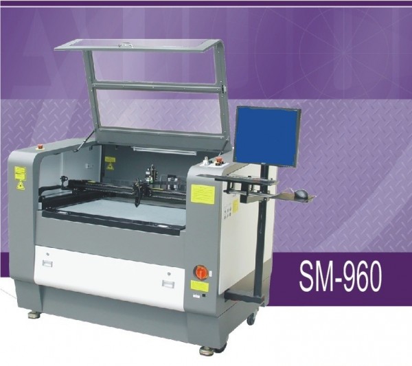 Machine laser SM-960 - découpe automatique d'écussons avec assistance caméra - 90x60 cm - 30 à 150W_0