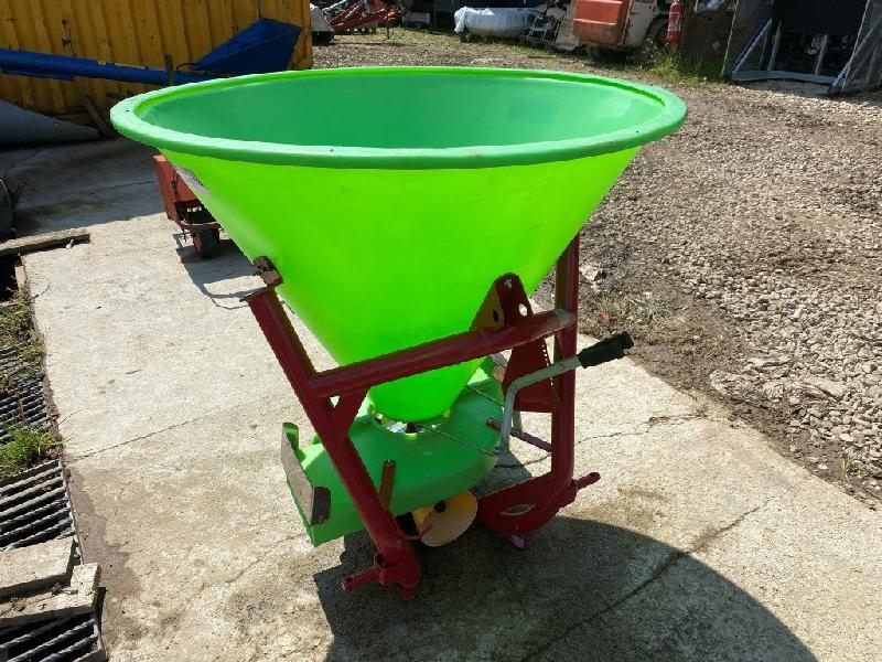 Distributeur d'engrais NC 350L PR - Occasion - Cuve plastique - Monodisque - Carter arboricole/verger - Largeur 6-14m_0