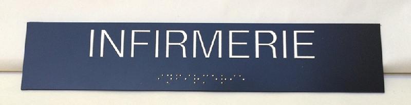 INFIRMERIE - PLAQUE DE PORTE EN BRAILLE ET RELIEF - 25 X 5CM - GRIS