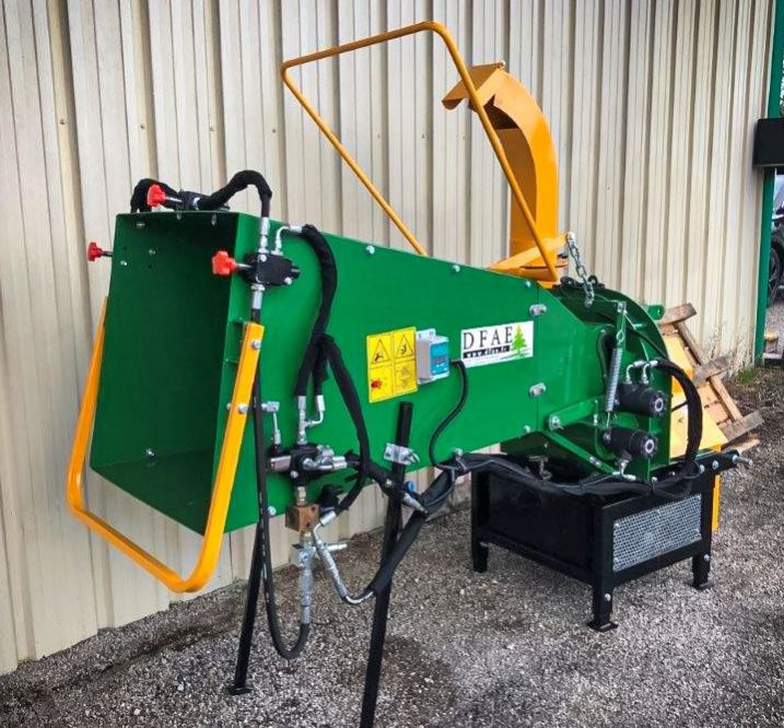 Broyeur de branches autonome avec hydraulique embarquée pour tracteur avec ameneurs - geo eco 17h_0