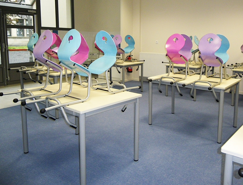 Chaise haute surélevée - La Bazouge du Désert 35_0