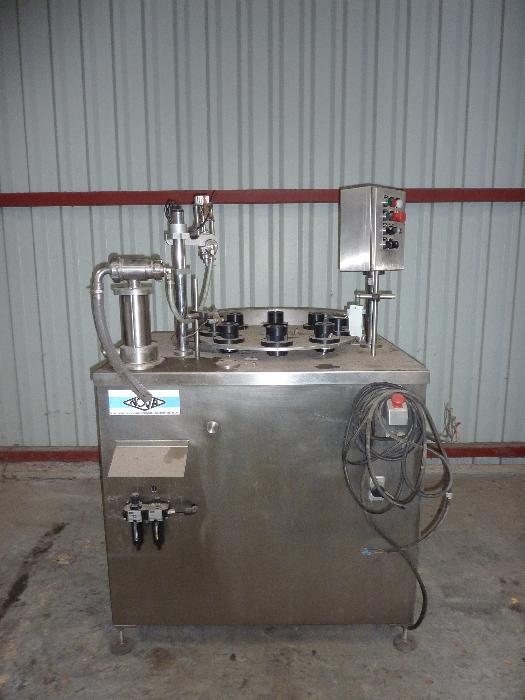 Remplisseuse liquide semi-automatique Nova Socimec NS 428 d'occasion - pompe 500 ml et plateau 8 godets_0