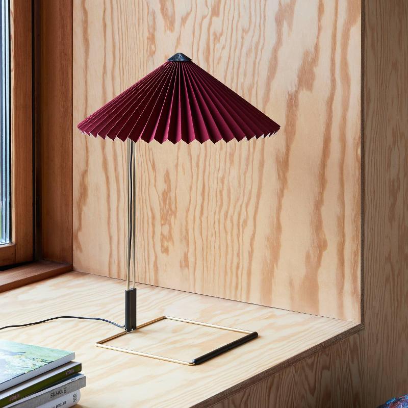HAY MATIN 380 LAMPE DE TABLE LED PLISSÉE, ROUGE OXYDE