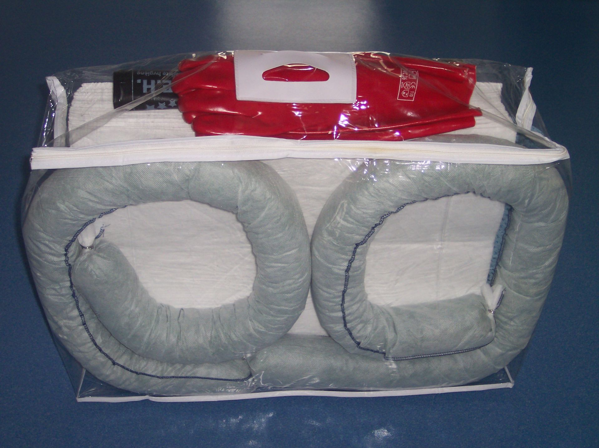 Kit absorbant pour hydrocarbure