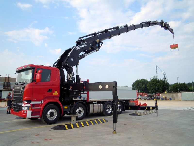 Grue auxiliaire Série 95000 E HP - E8F183 - Cormach - pression 330 bar - capacité 8040 kg - longueur de bras 24,83 mm_0