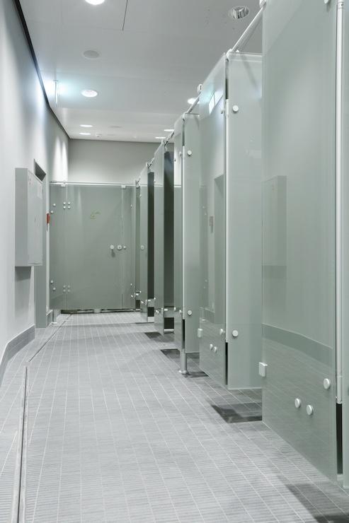 Cloisons pour sanitaires et vestiaires - système CABRI615 en verre de sécurité trempé_0