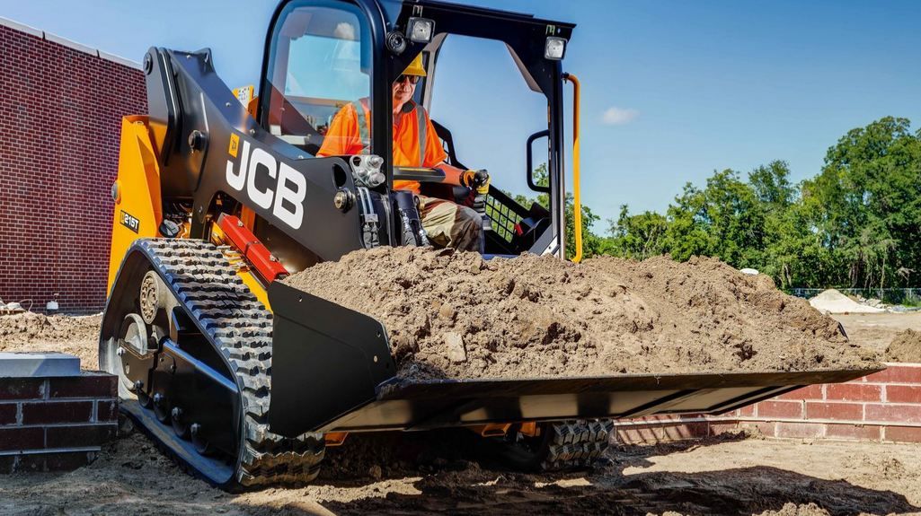 215T - Chargeurs compacts sur chenilles JCB - Powerboom unique avec motorisation de 56 à 74 cv_0