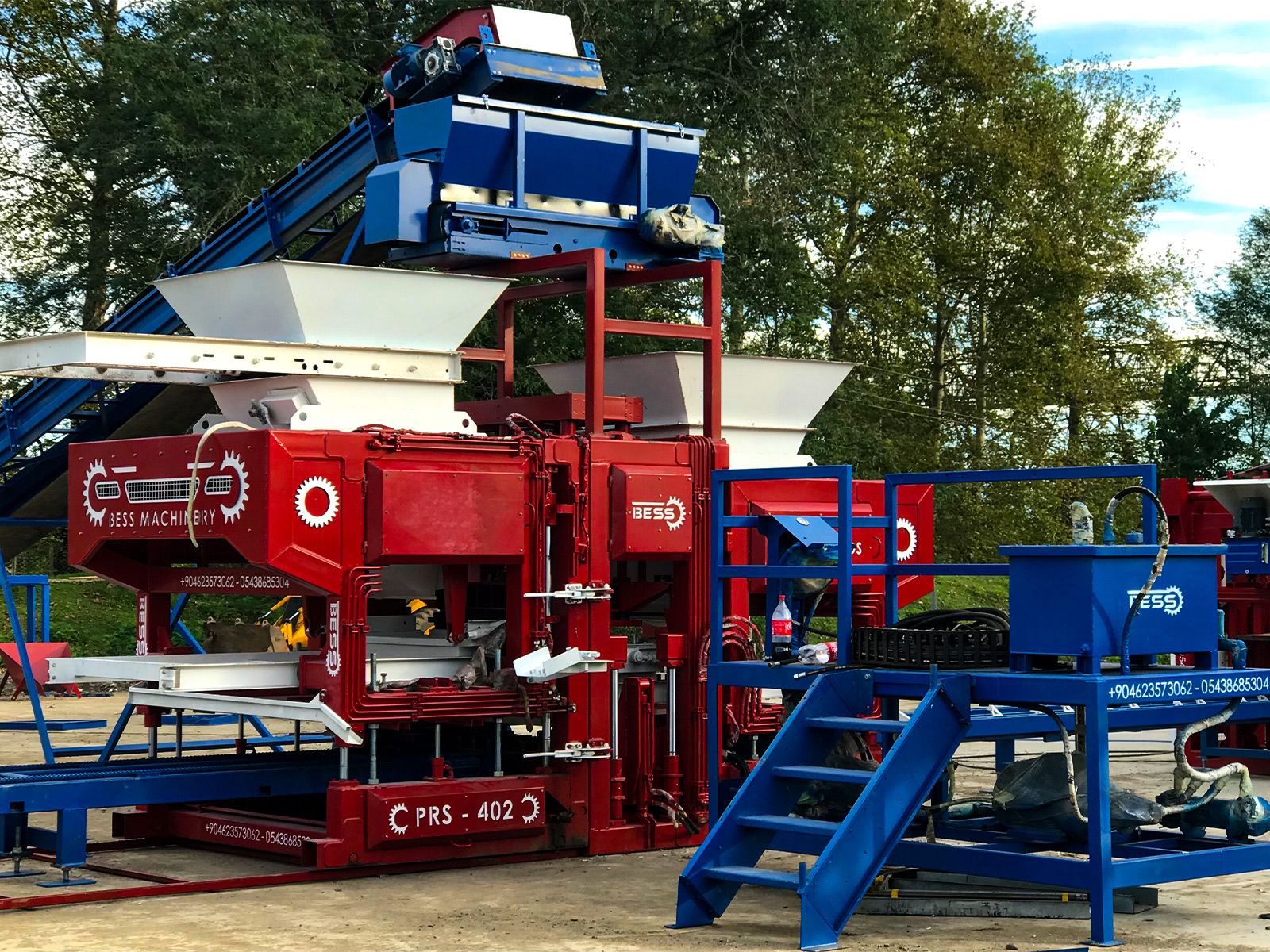 Machine à briquettes automatique - Capacité de produire 300 m² de pavés en 8 heures  - PRS-402_0