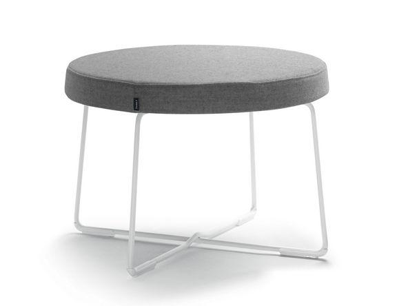 Tabouret bas Let's Sit en tissu - assise rembourrée - piètement en acier - hauteur 38,2 cm_0