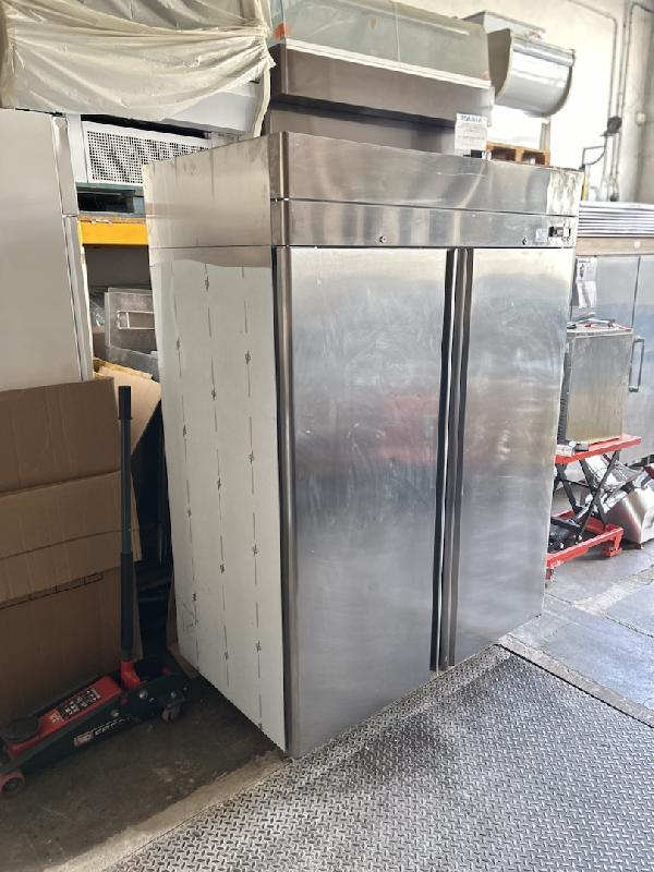 Armoire réfrigérée positive 2 portes 1400 L d'occasion - Réfrigérant R134 - Température -2/+8°C - Puissance 480W_0