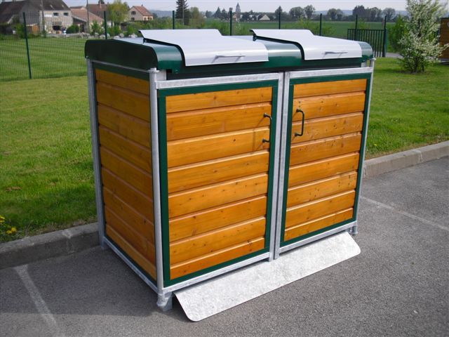 Cache-poubelles double en bois traité.