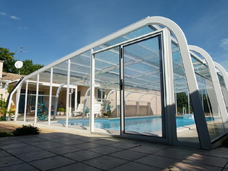 Abri piscine fixe en aluminium et acier inoxydable - Design asymétrique - Spacieux et moderne_0