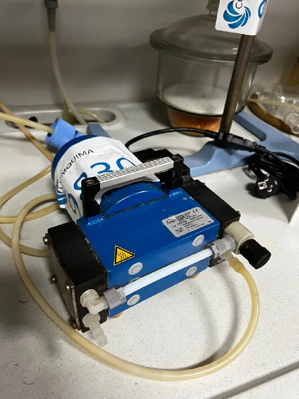 Pompe pneumatique à membrane de laboratoire ilmvac d'occasion - référence                        :                         c9830_0