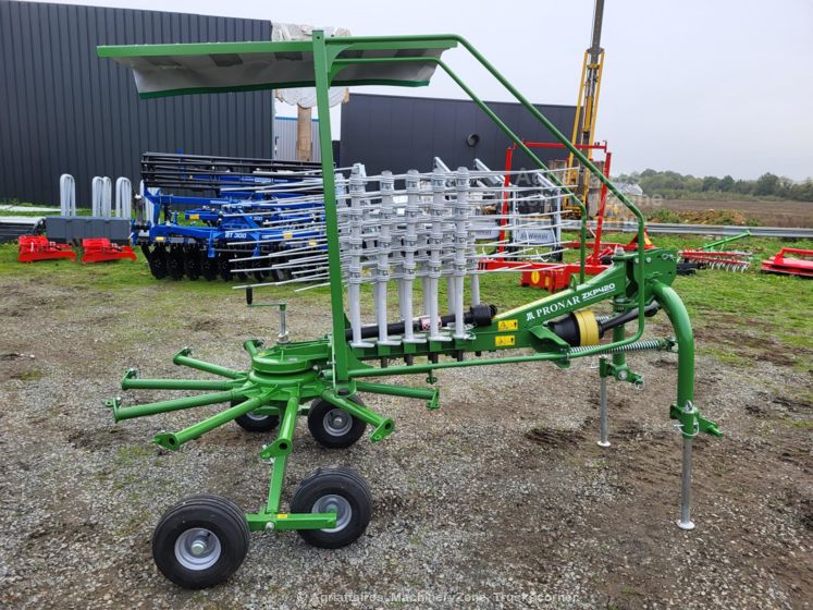 Andaineur performant, robuste et moderne - Pronar ZKP 420 - Largeur de travail 4,2m - Garantie 36 mois_0