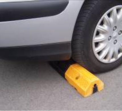 Bordures de séparation en caoutchouc recyclé - protection jaune et noire - butoir de parking et délimiteur Rolléco_0