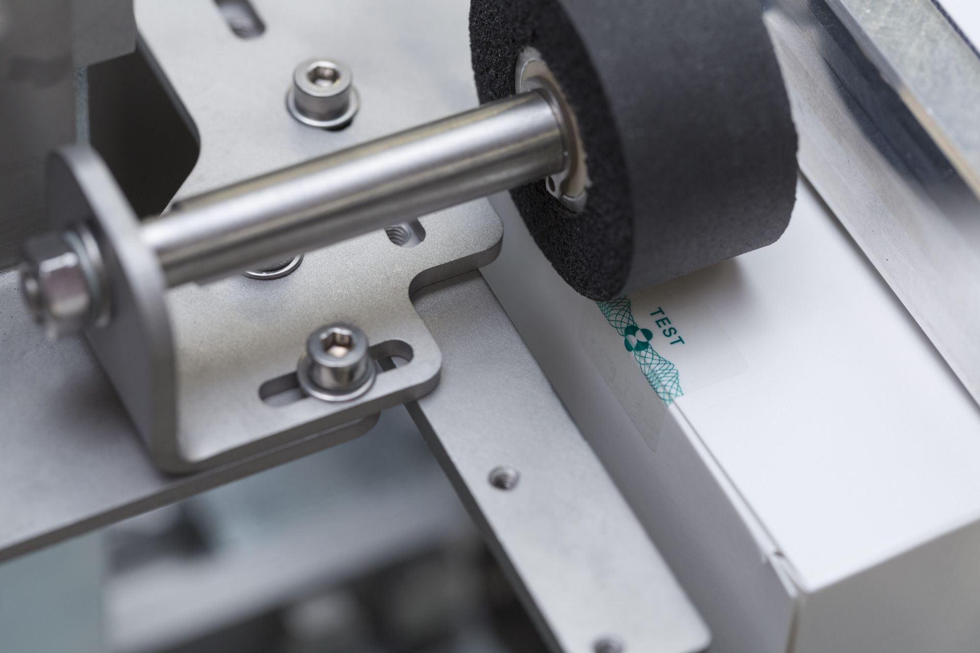 Étiqueteuse industrielle - dépose d'étiquettes d'inviolabilité - Tamper Evident - 300 étiquettes/min - formats 40x40 ou 20x20_1