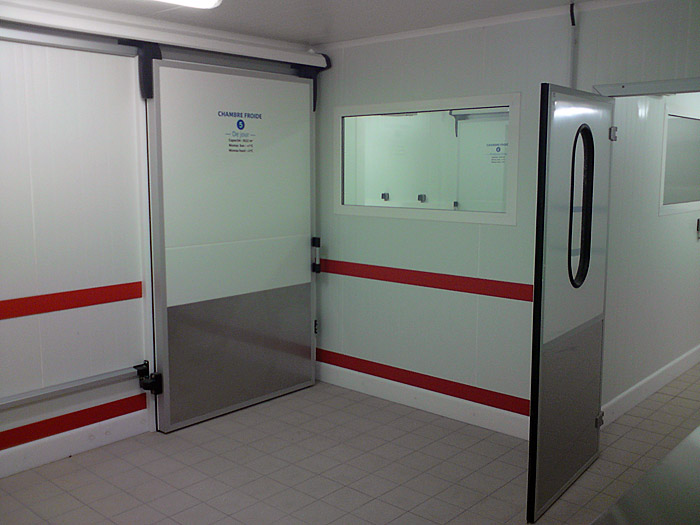 Porte de chambre froide avec oculus pour centre hospitalier - CM Pack - respect des contraintes techniques_0