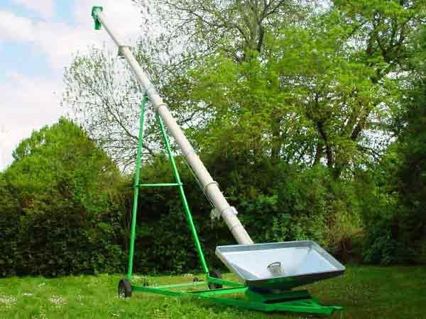 Vis à grain sur chariot avec un débit d'environ 55m3/heure - Diamètre 200, motorisation 7.5kW - Longueur 12 mètres / repliable - Groupe Toy_0