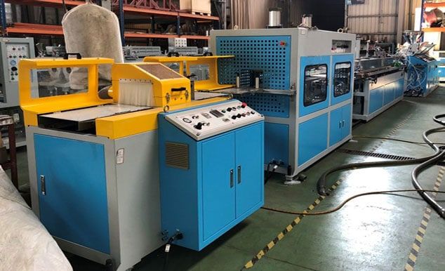 Ligne d'extrusion WPC EMD-75 + EMS-45 - Everplast, pour matériaux de construction en plastique-bois_0