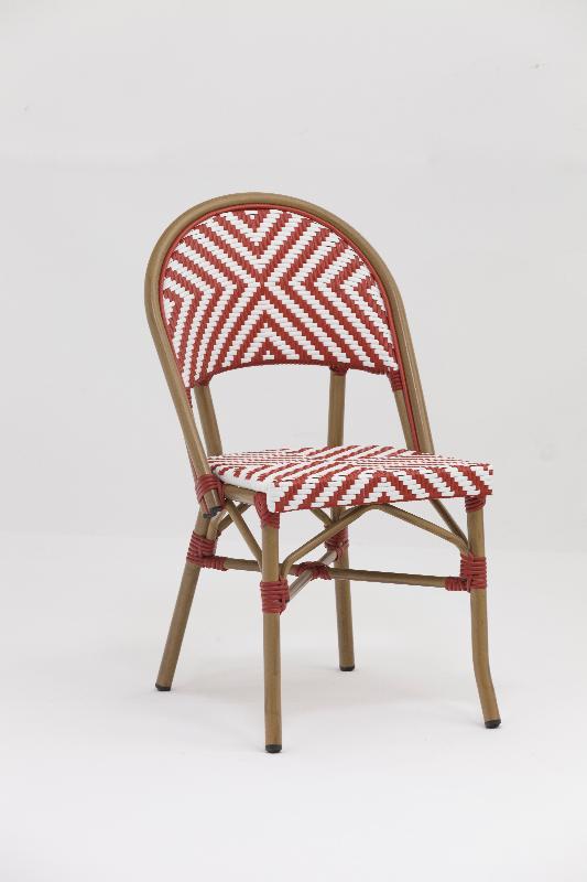 Chaise de terrasse parisienne - chevrons rouges et blancs - structure aluminium et cannage polyéthylène_0