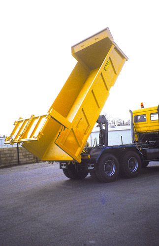 Camions bennes entrepreneur  avec porte arrière hydraulique sur châssis 6x4_0