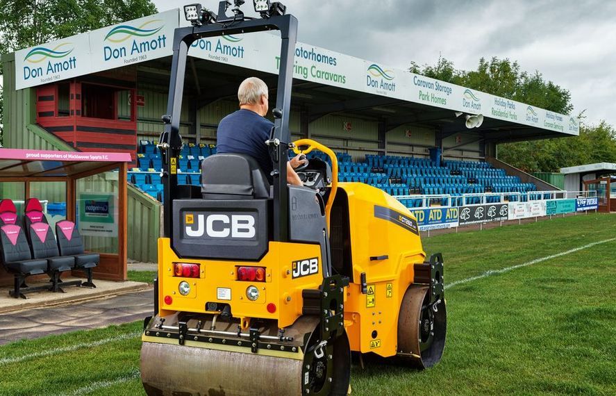 CT260 Rouleau tandem vibrant - JCB - poids opérationnel 2420/2560 kg avec moteur Kubota de 18,5 kW et système télématique LiveLink_1