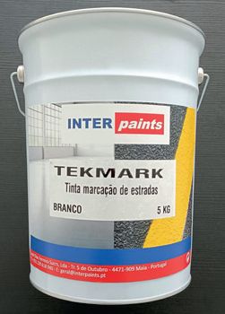 Peinture pour route jaune