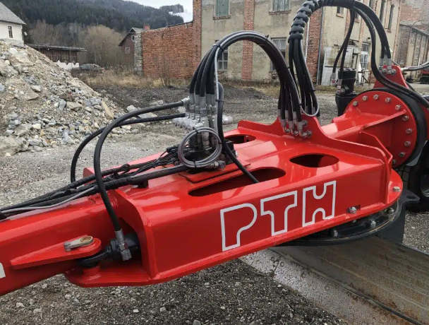 Niveleuse arrière  pour les tracteurs à partir de 60 CH idéale pour les communes, les agriculteurs, les forestiers et les terrassiers - PTH PRODUCTS_0
