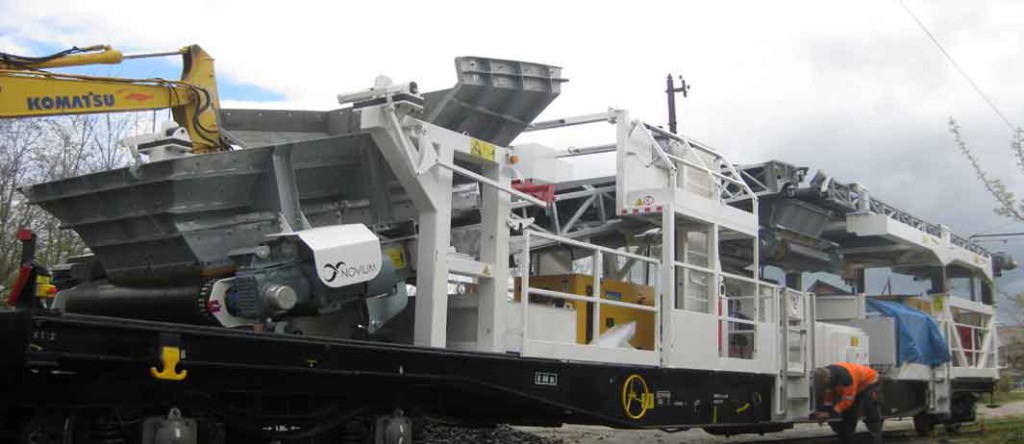 Wagon à déchargement continu WDCO - transfert de ballast avec trémie et convoyeurs intégrés_0
