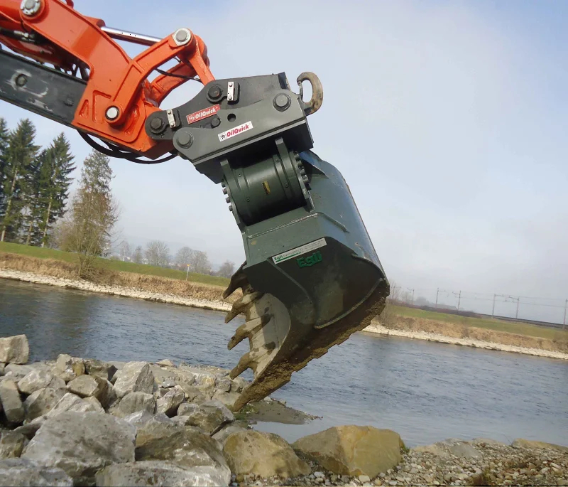 Godet de creuse orientable Egli - pivot 50° des deux côtés - pour pelle 8.5-23t_0