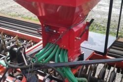 JPS 5 - Semoir agricole Jurane - Capacité trémie 140 à 660 L - Dosage précis 2 à 220 kg/ha_0