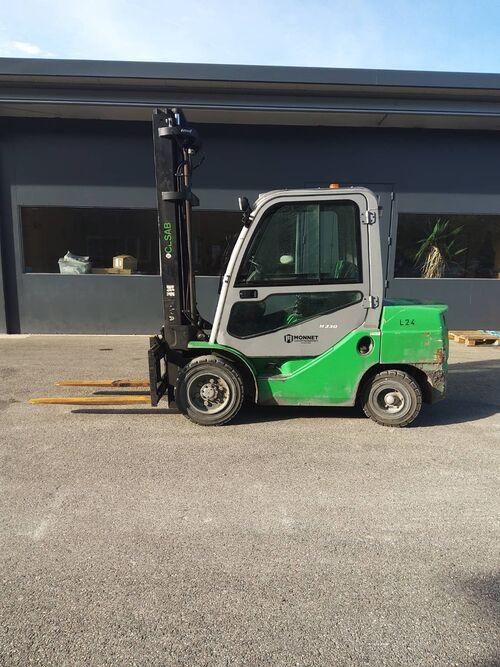 Chariot élévateur diesel CESAB M330D 2470 - disponible en occasion et en location de courte à longue durée_0