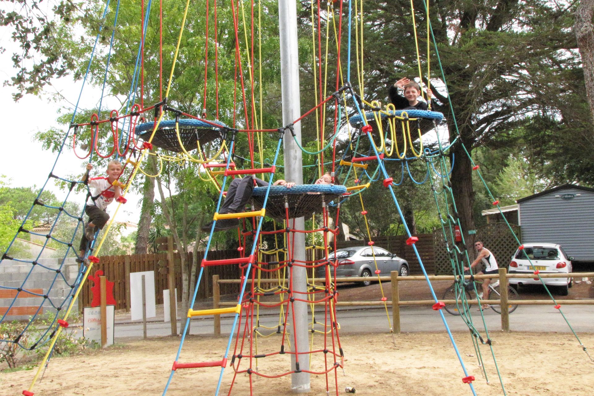 Structure de cordes : arbre aux nids perchés idéale pour les campings, l'écoles, l'espaces verts municipaux_0