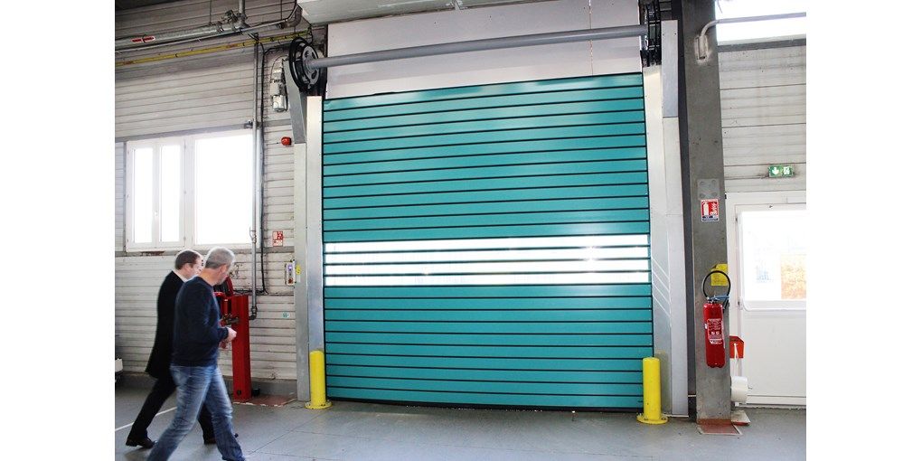 Porte rigide extérieure rapide et robuste avec design moderne - ASSA ABLOY_0