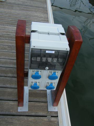 Coffret électrique de camping IP67 - 8 disjoncteurs différentiels 30mA - nautic double avec support bois IROKO_0