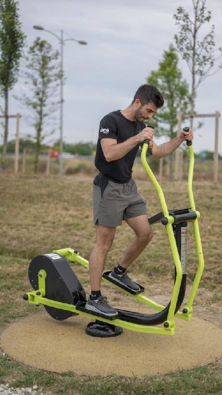 Elliptique R-pro - LCD, 10 niveaux de difficulté - Écran auto-alimenté et options Bluetooth - Gamme R-PRO_0