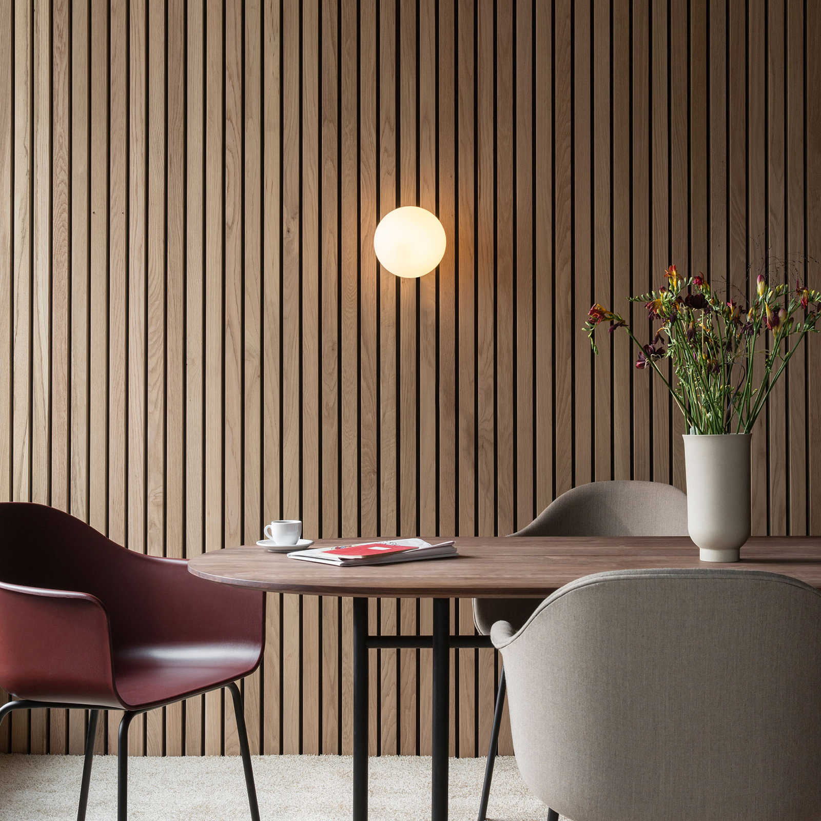 AUDO COPENHAGEN PLAFONNIER LED AUDO TR BULB, LAITON/OPAL MAT