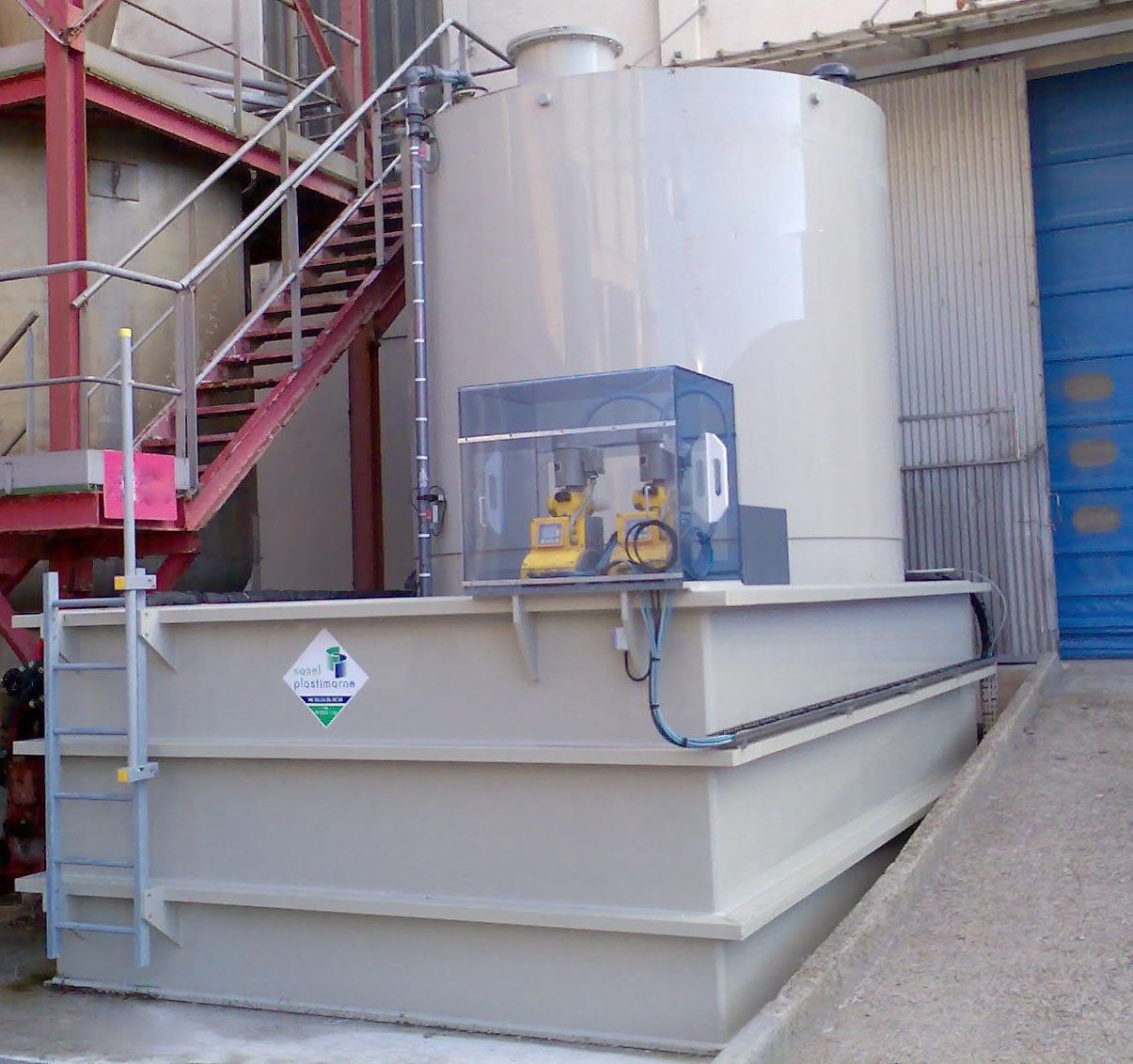 Cuve de stockage produits corrosifs_0