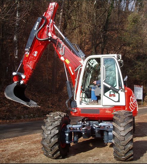 R85L 2WD - Pelle araignée très compacte avec moteur 100 Hp et bras long_0