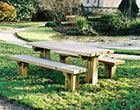 Table en bois massive - idéale pour les espaces publics_0