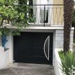 Porte sectionnelle industrielle sur mesure avec panneau vitré - Série Top-Line - Personnalisation et design unique_0