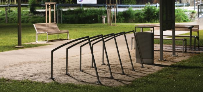 Edgetyre - Appuis pour vélos en acier et caoutchouc - Design David Karasek & Radek Hegmon_0