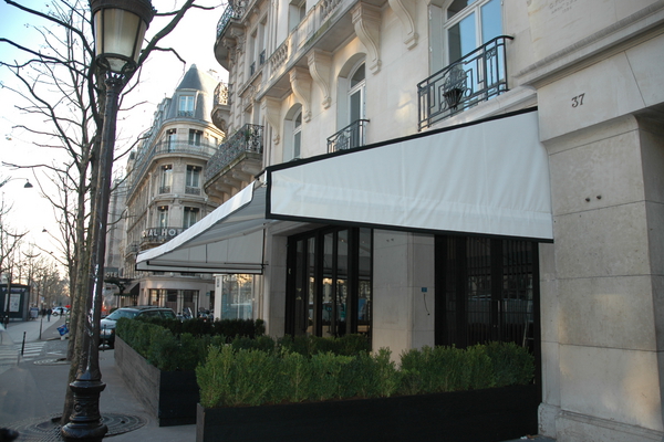 Roussel Stores extérieurs bannes - Terrasses, balcons, vitrines, loggias - Manuels, motorisés, automatisés_0