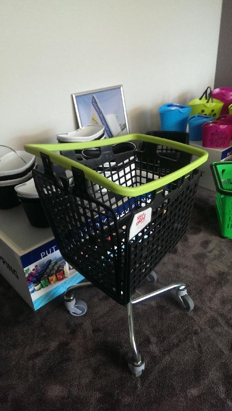 Chariot panier 100 litres avec roulettes_0