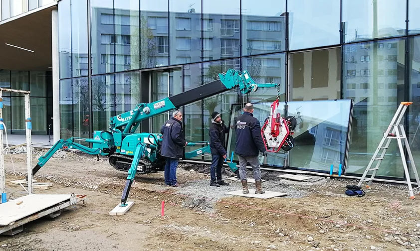 Location de mini-grue à Essence avec capacité de levage de 1,72 t x 1 m - Maeda MC174_0