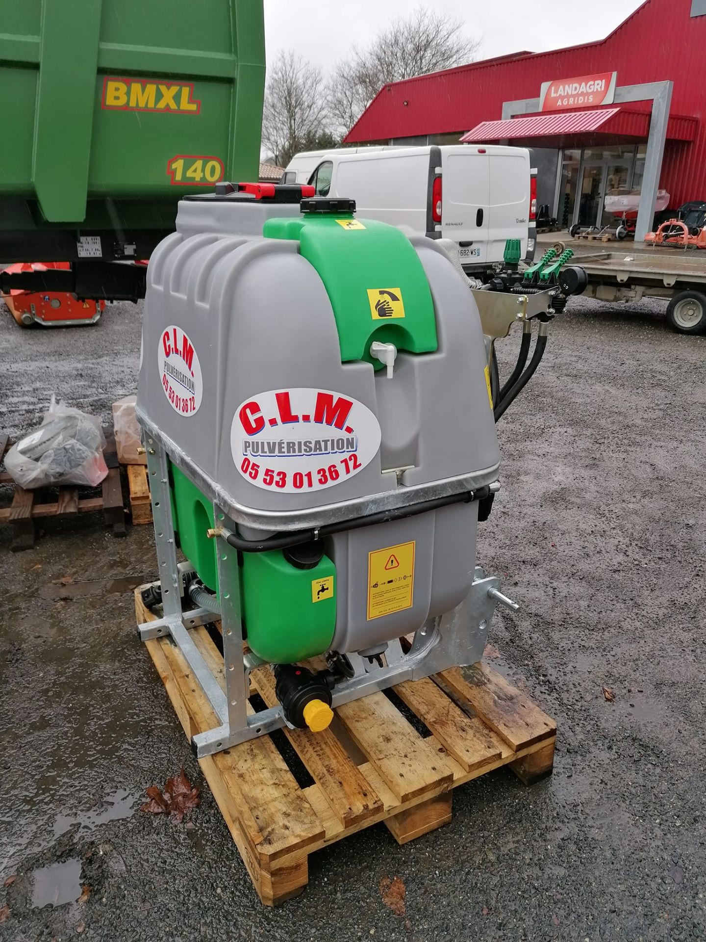 Cuve de désherbage en polyéthylène avec lave mains - Disponible en 300, 400, 600 et 800 litres - CLM_0